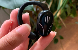 Talky AI Buds companion translation app open on a smartphone